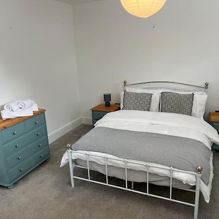 2 Bedroom Cottage In Old Town Σουίντον Εξωτερικό φωτογραφία